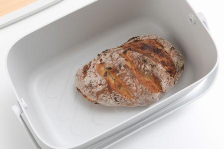 Pojemnik na pieczywo z deską - chlebak Nic jasno szary - Brabantia